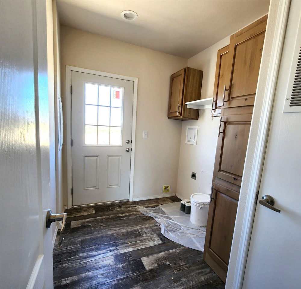 Utility and laundry room in the Fleetwood Sunbeam 28563N