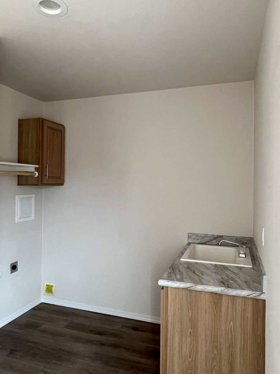 Utility room with deep sink in the Fleetwood Bruneau 28683N