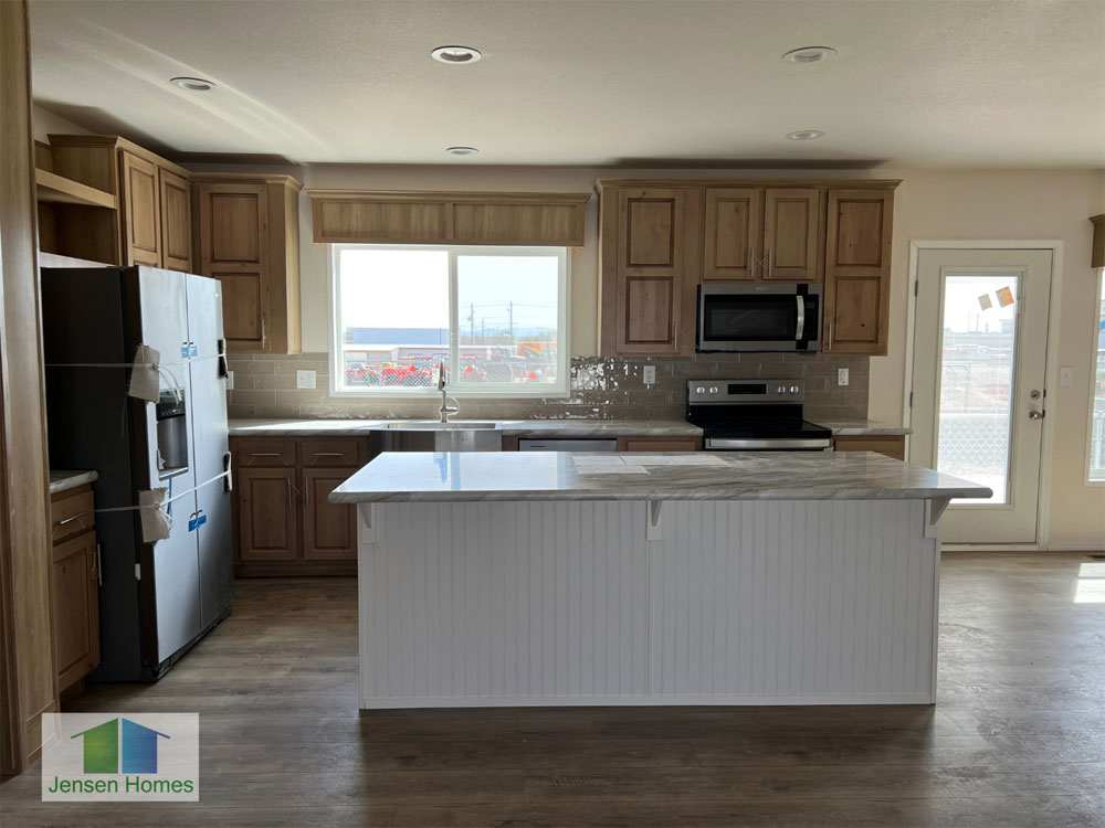 Large chef's kitchen in the Fleetwood Bruneau 28683N home
