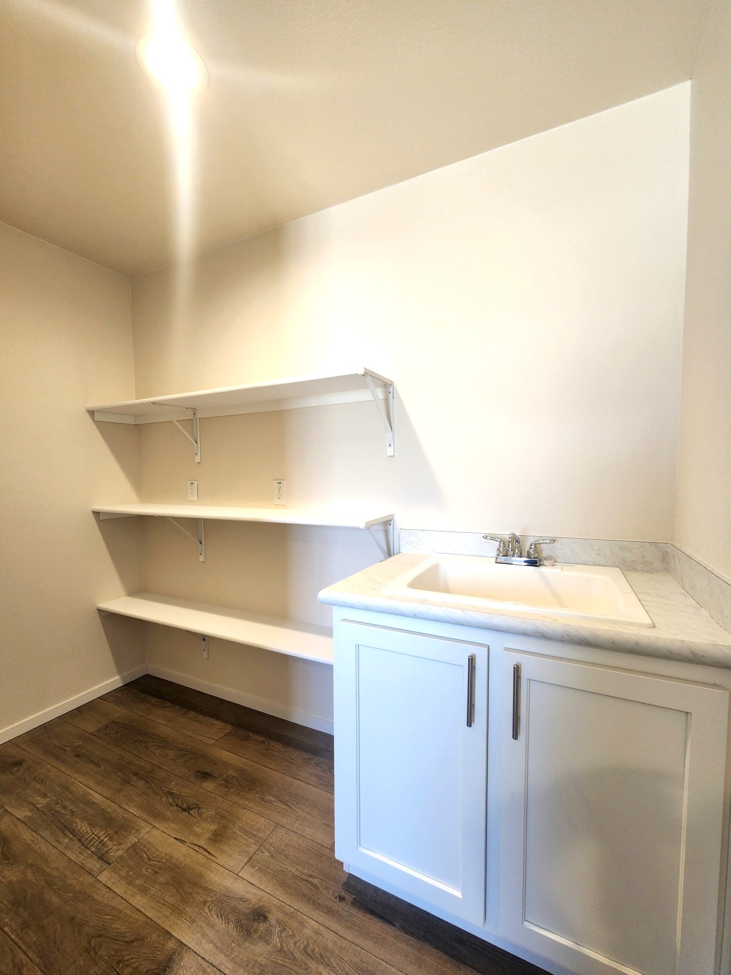 Large pantry with deep utility sink in the Fleetwood Broadmore 28683B