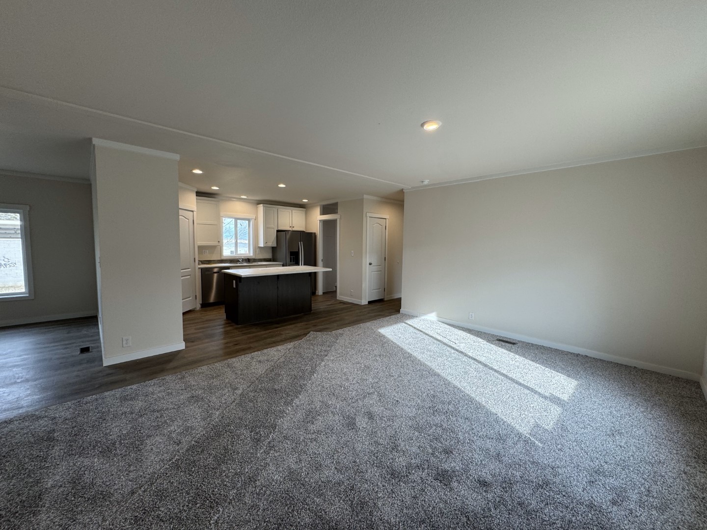 28664R mobile home living room