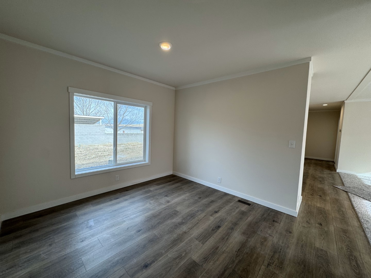 28664R mobile home dining room